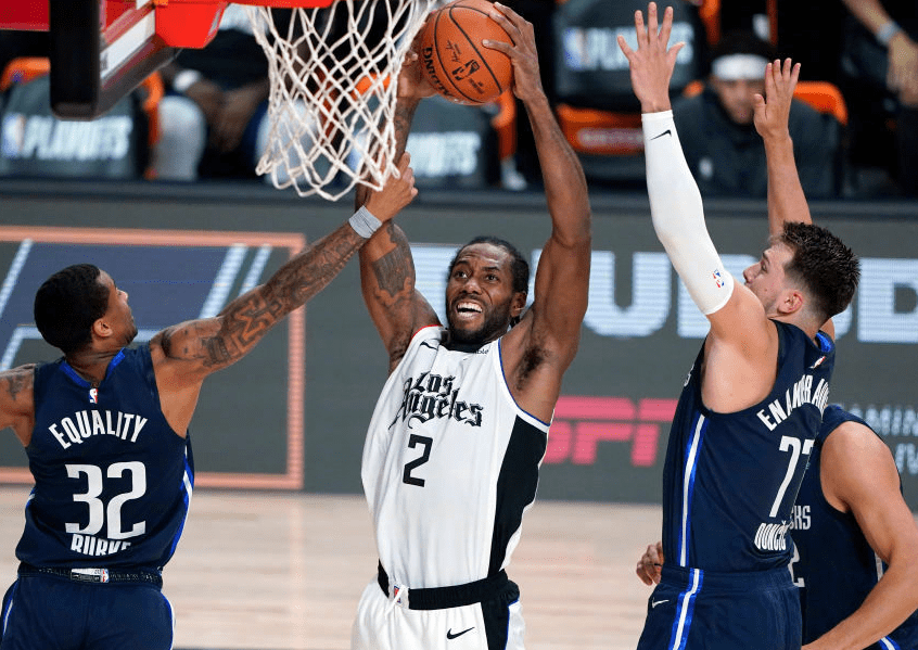 包含菲尼克斯太阳训练开放日，冲刺阶段绝杀压哨引欢呼，英超在即，年轻球员得到机会的词条