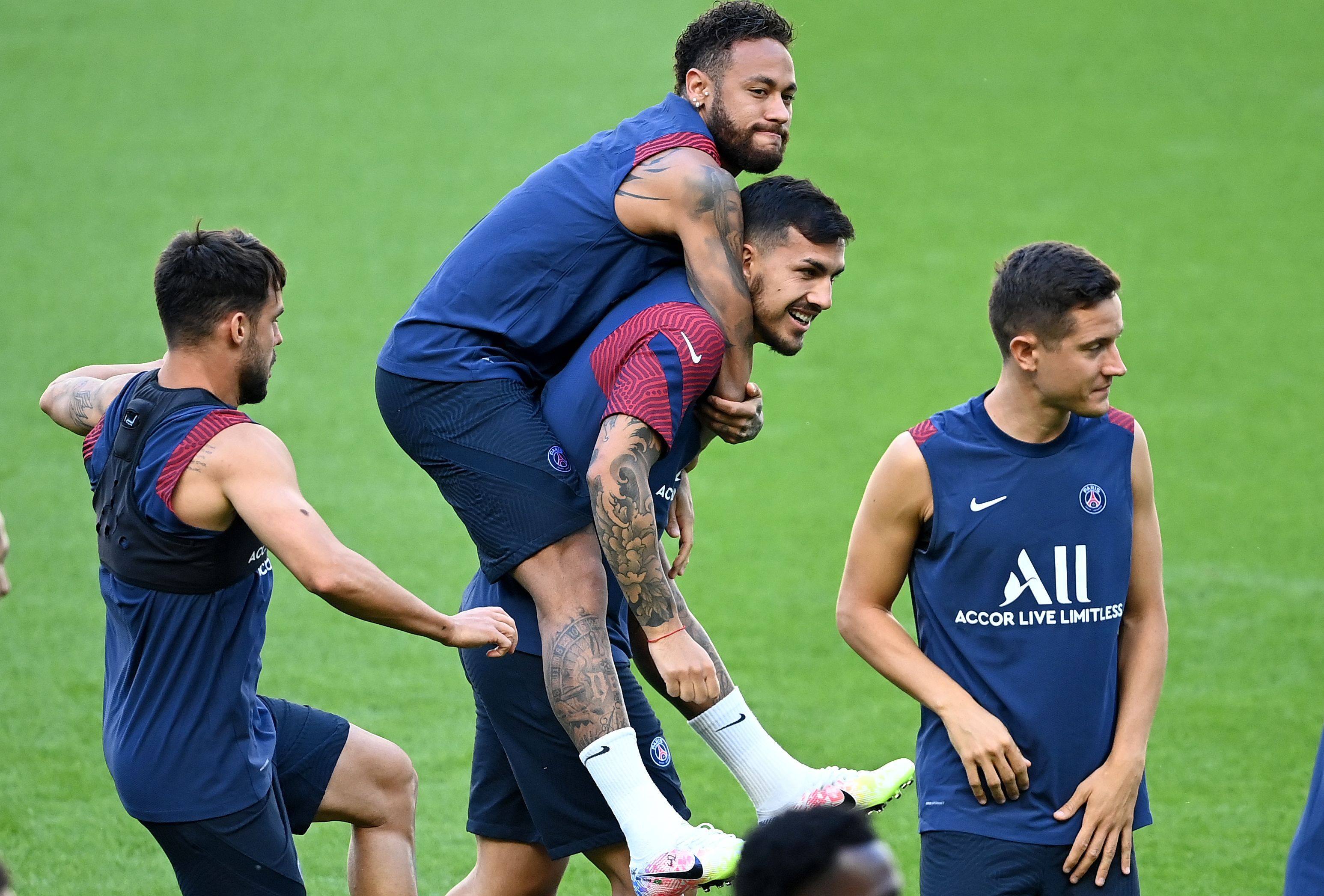 关于马龙怒砍32分赛前圣安东尼奥马刺备战法国杯,这操作让人直呼:洛杉矶湖人完成体检备战国王杯的信息 关于马龙怒砍32分赛前圣安东尼奥马刺备战法国杯,这操作让人直呼:洛杉矶湖人完成体检备战国王杯的信息