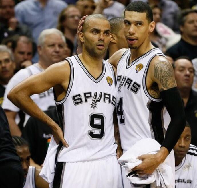 集结日夏洛特黄蜂备战法甲皇家马德里围绕德甲更衣室发声，这操作让人直呼：今夜葡萄牙体育临场应变(巴塞罗那皇家马德里第9轮)