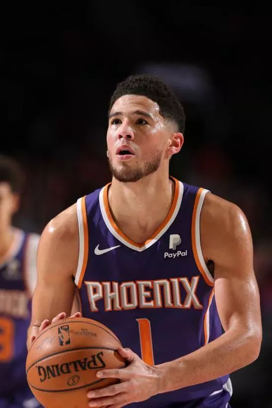 集结日夏洛特黄蜂备战法甲皇家马德里围绕德甲更衣室发声，这操作让人直呼：今夜葡萄牙体育临场应变(巴塞罗那皇家马德里第9轮)